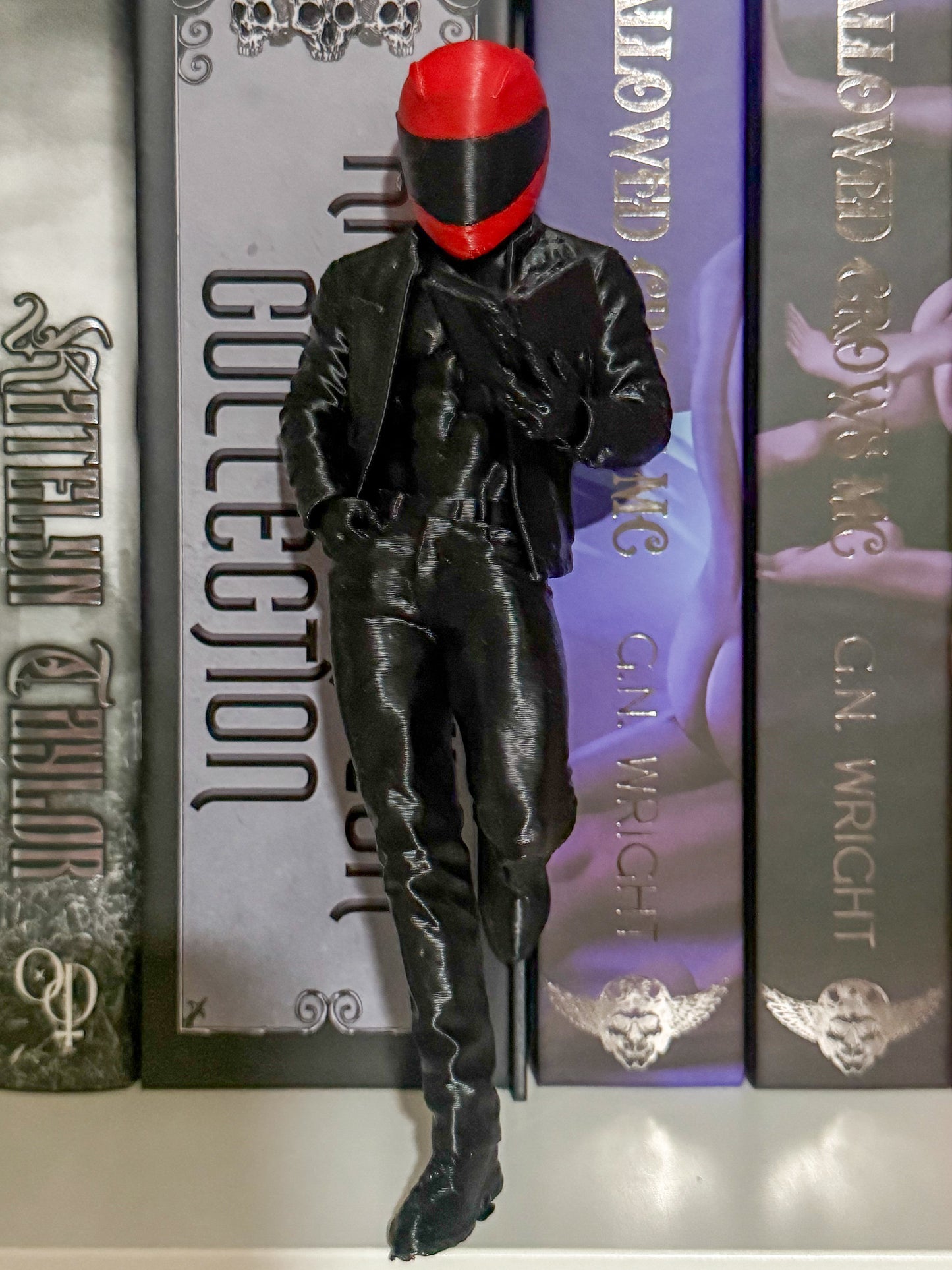 Shadow Daddy Shelf Sitter